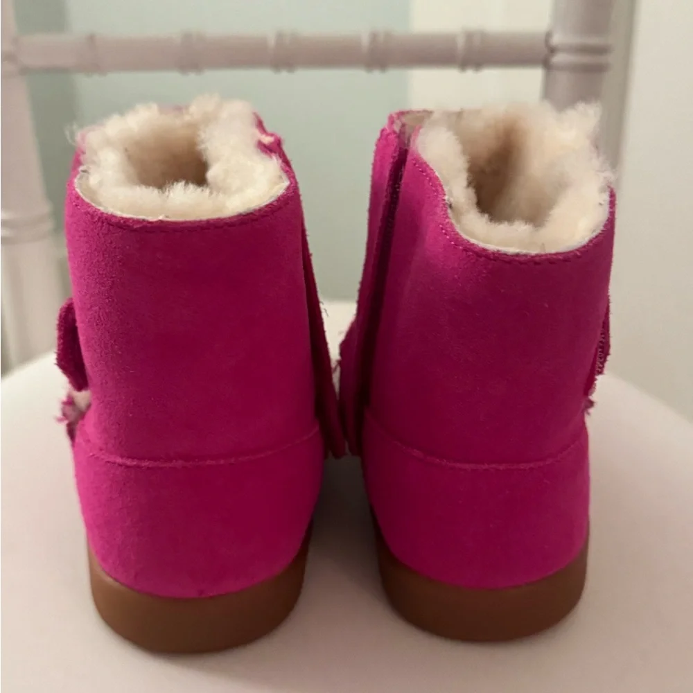 NEW UGG Kids Boots in Pink with Cream Lining - Picture 4 of 7
